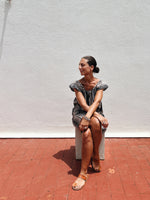 Short frill dress black/beige handloom