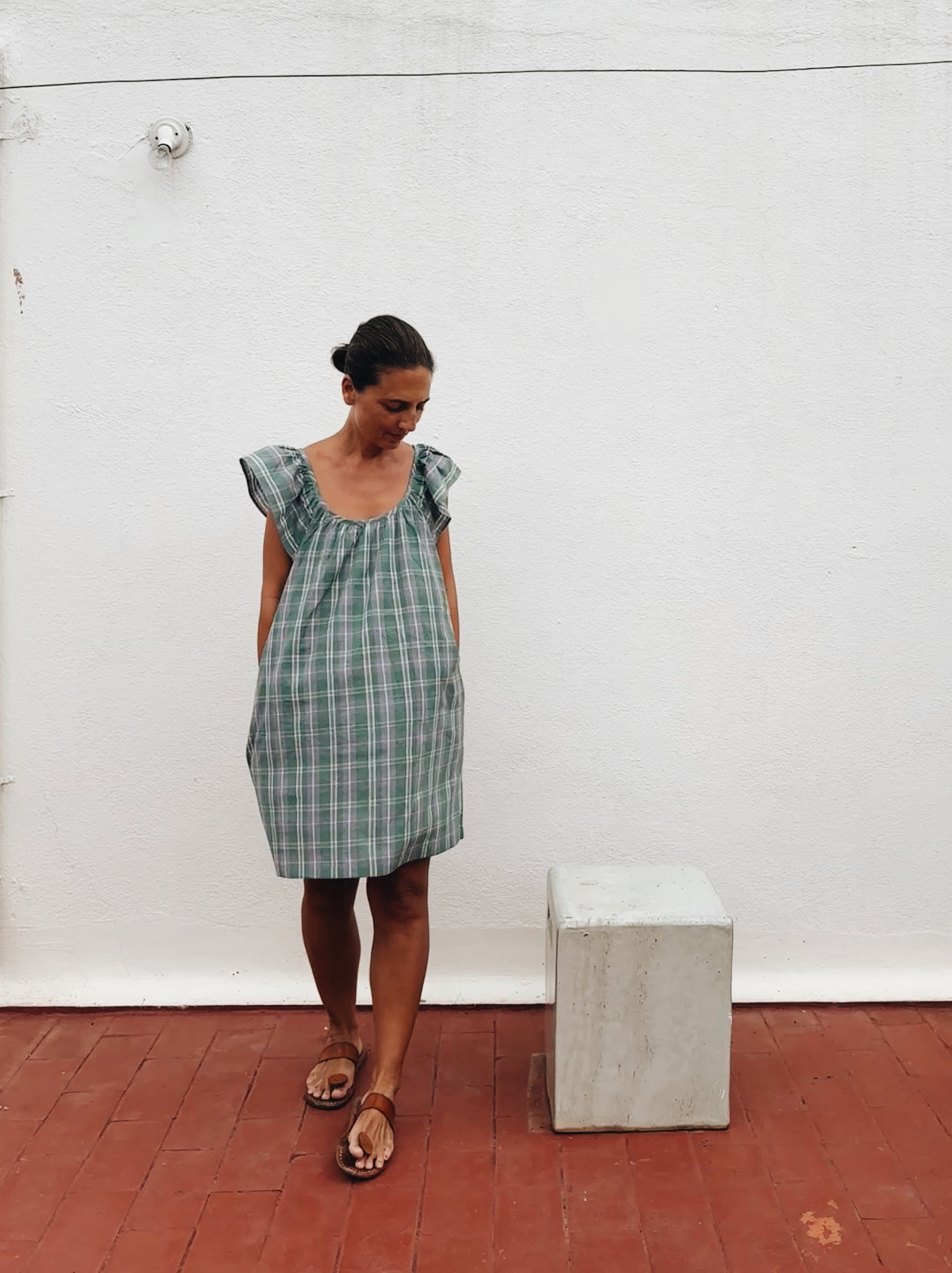 Short frill dress grey/green handloom