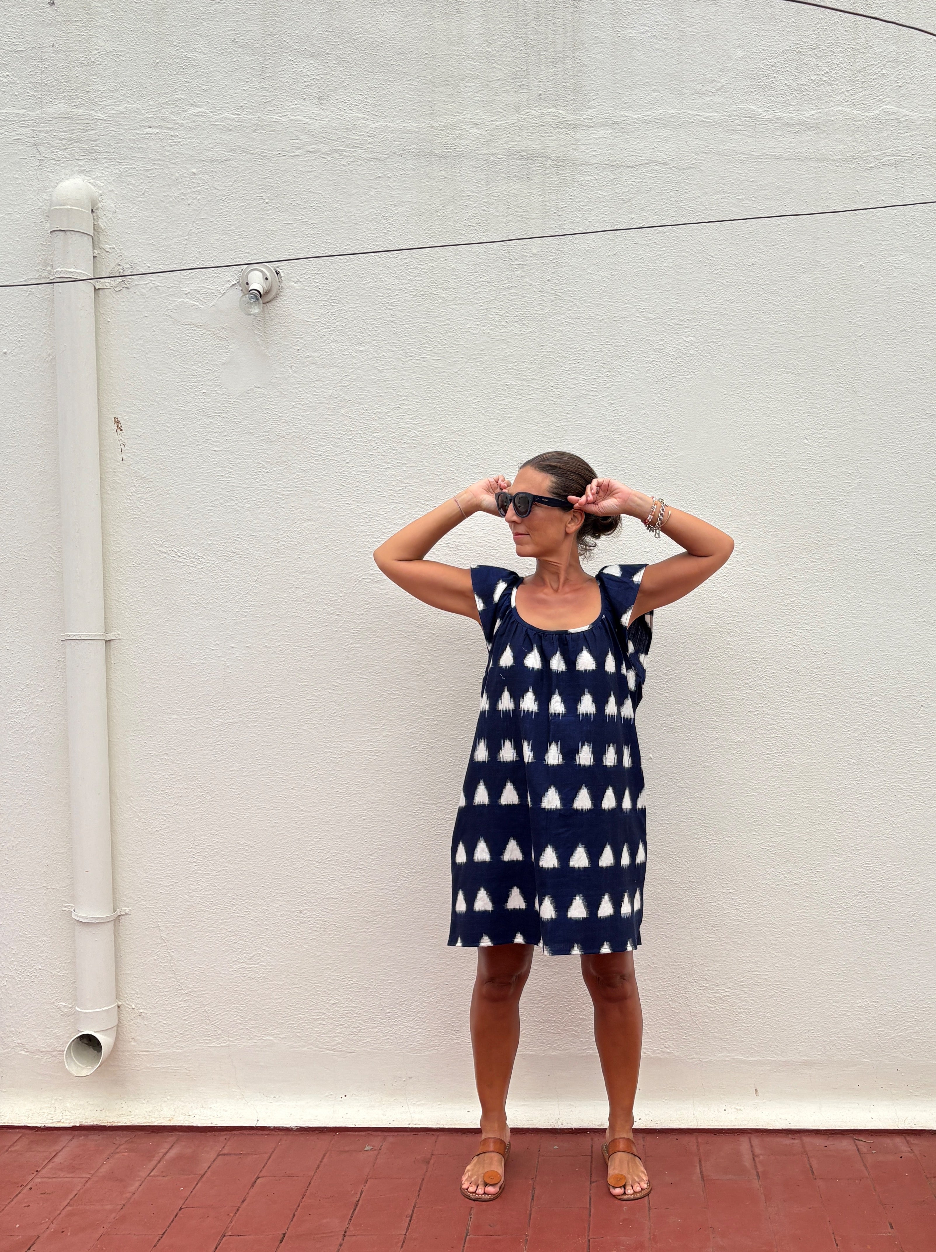 Short frill dress blue white triangle ikat