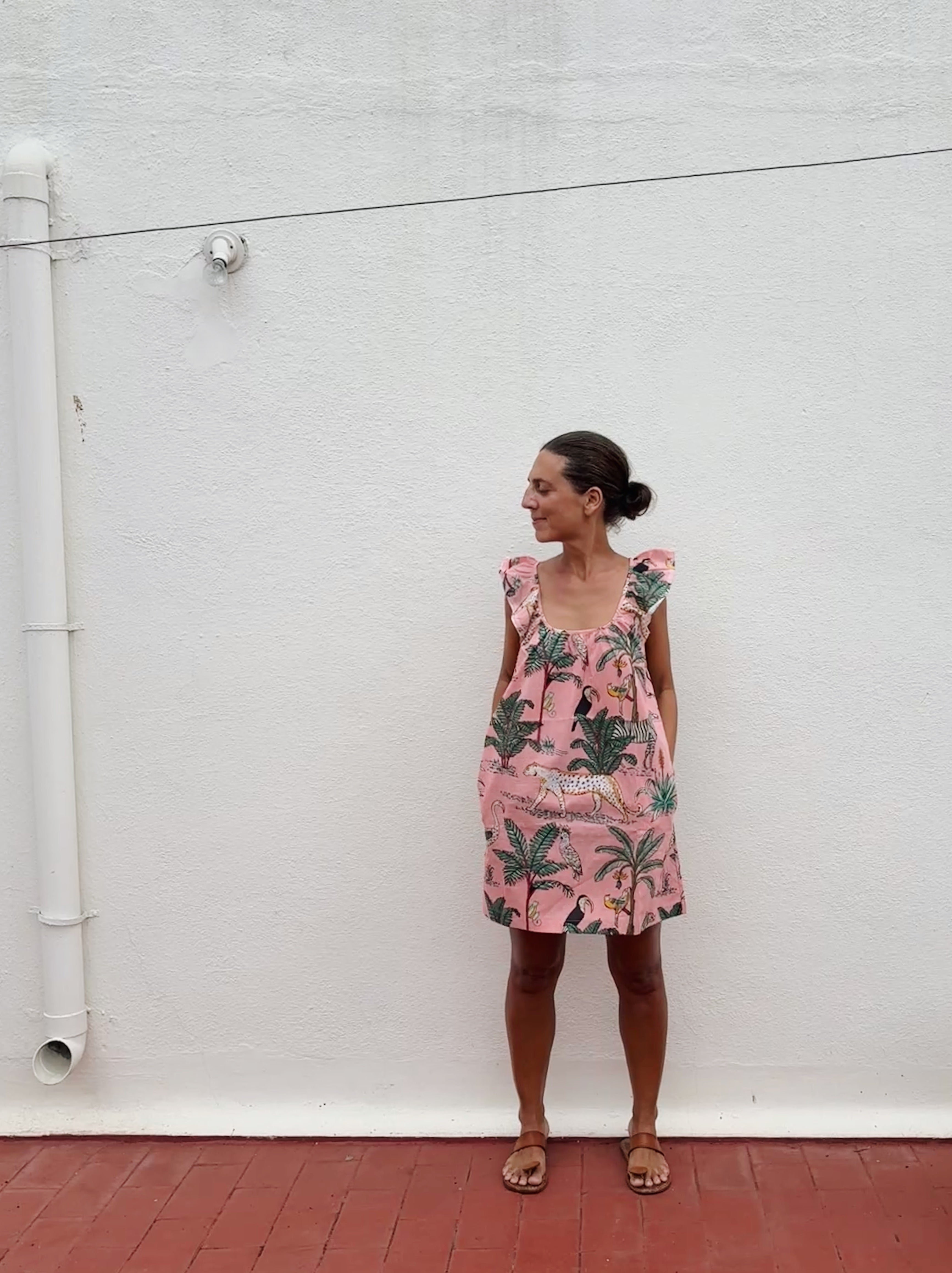 Short frill dress animal screen print
