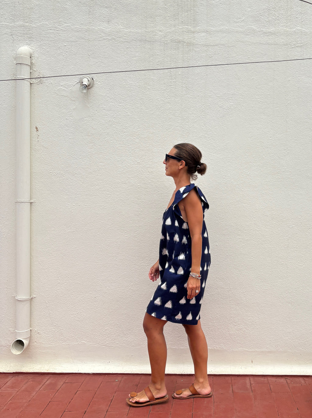 Short frill dress blue white triangle ikat