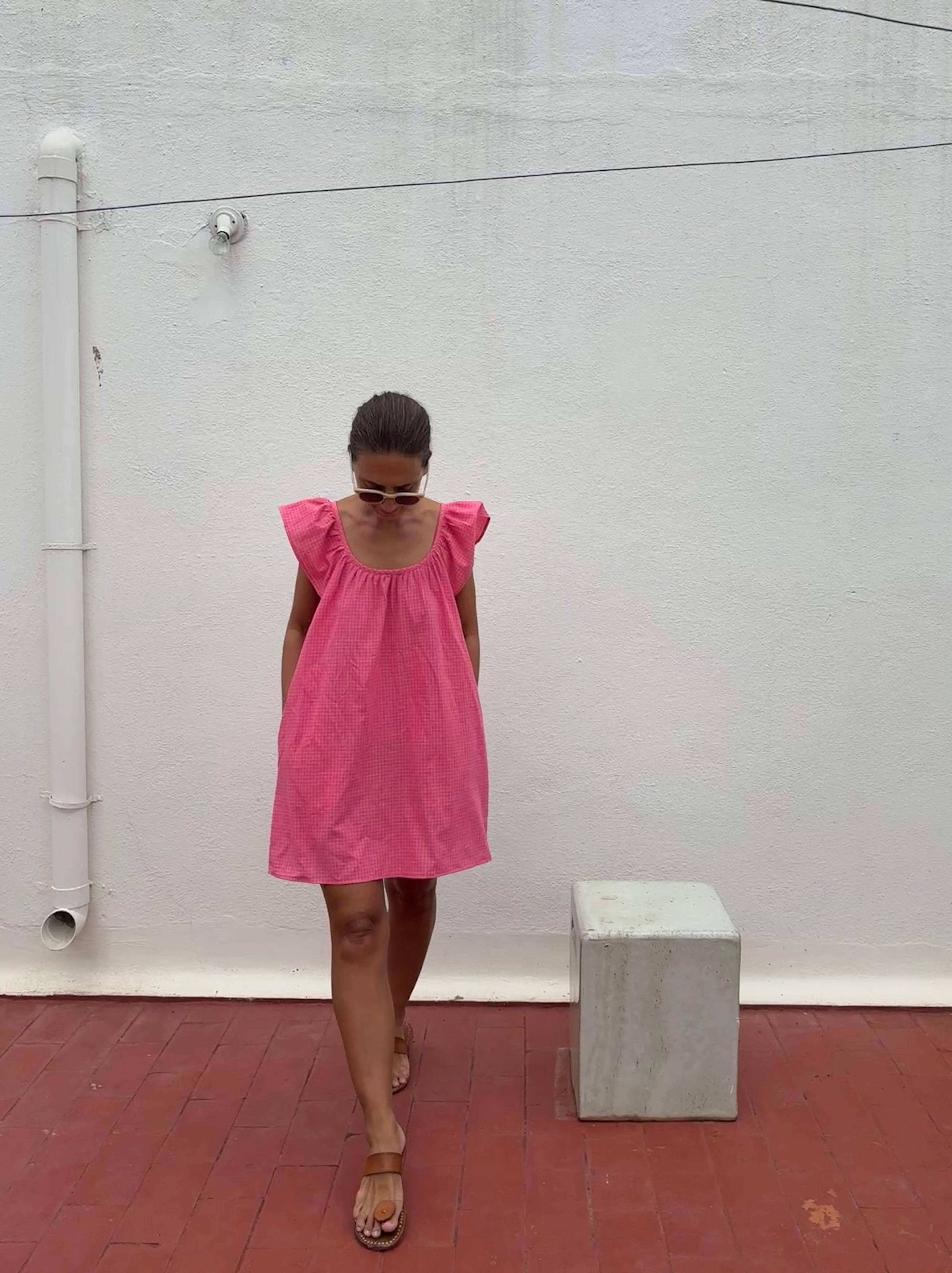 Short frill dress pink handloom