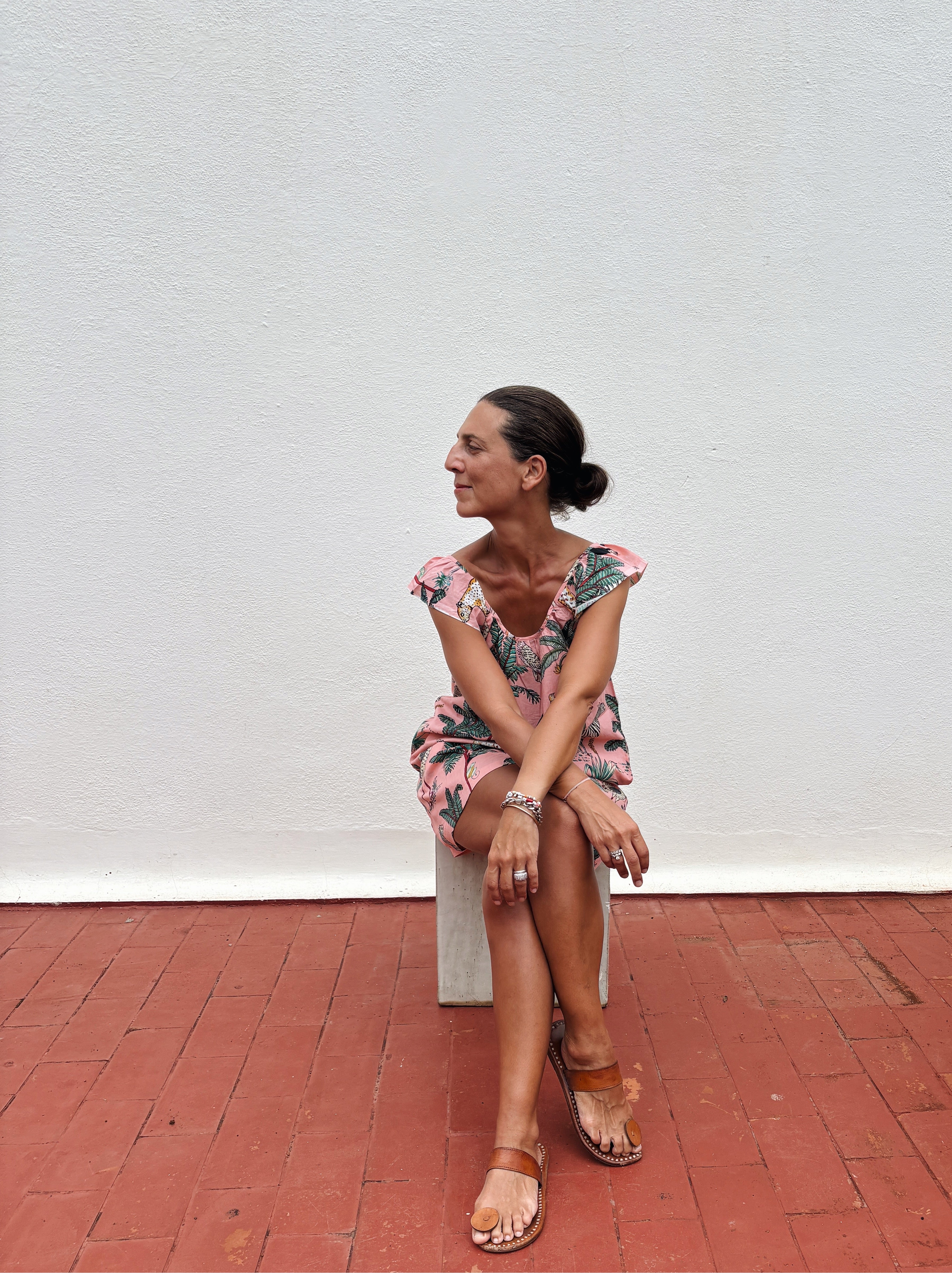 Short frill dress animal screen print