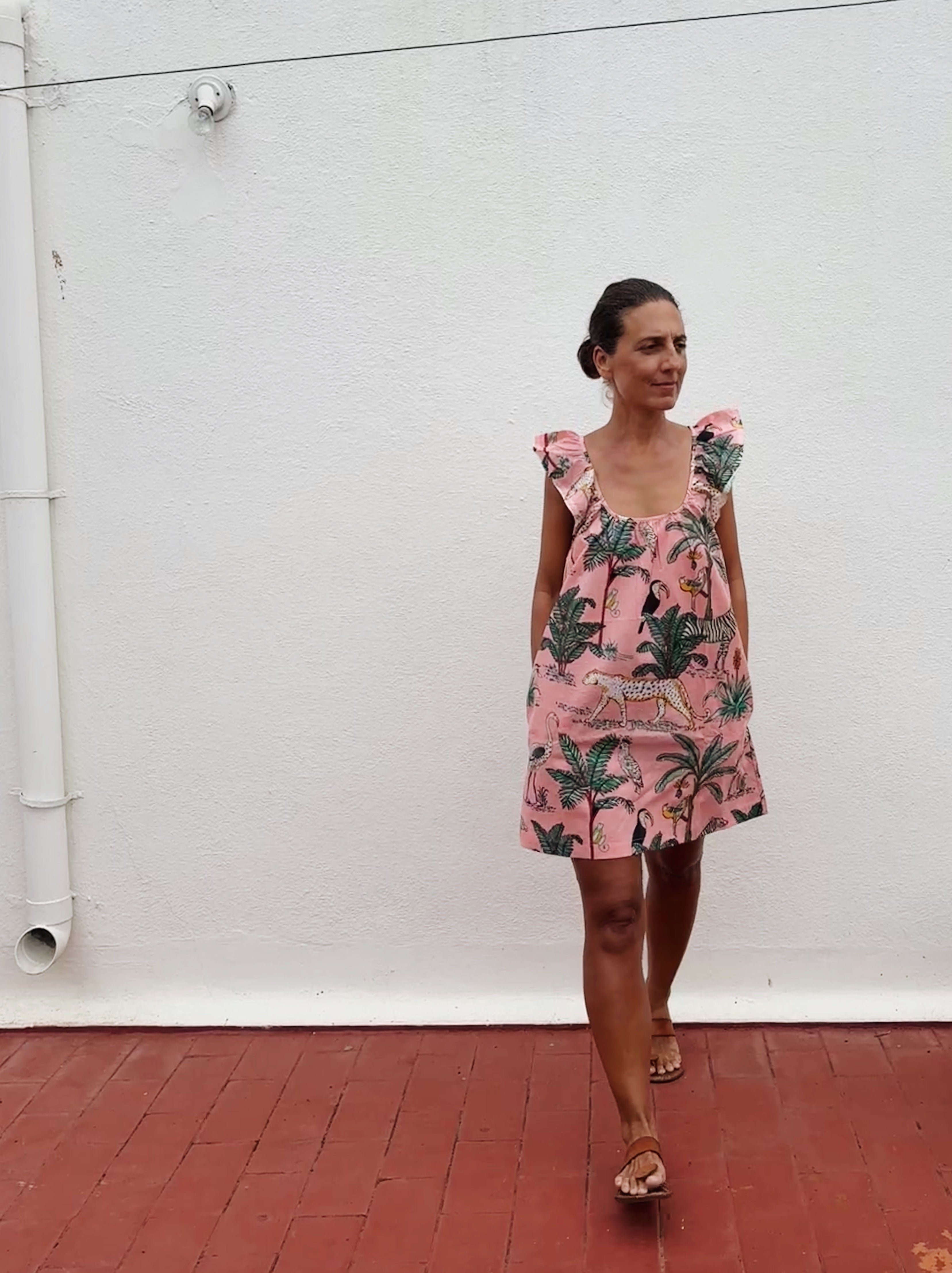 Short frill dress animal screen print