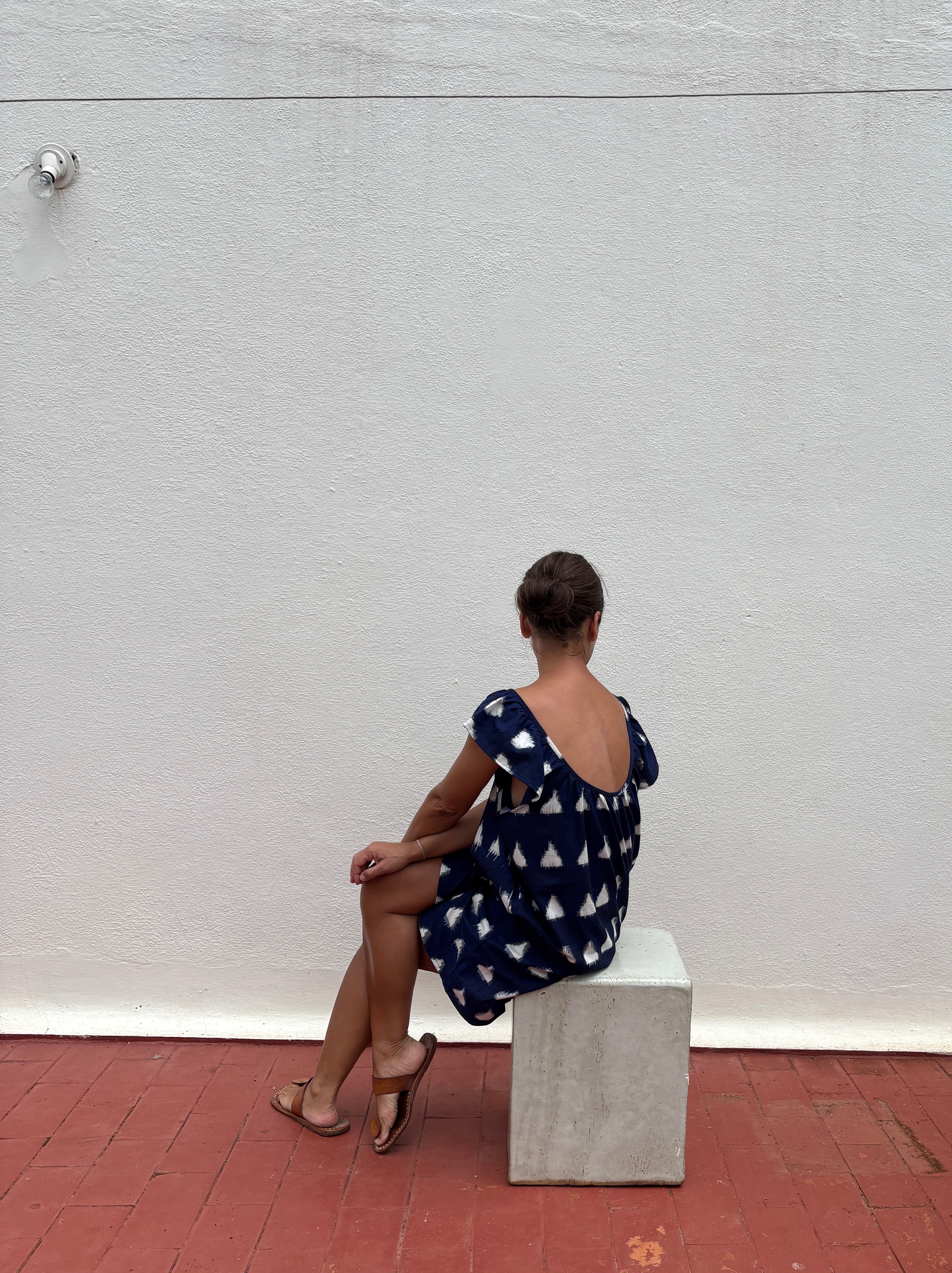 Short frill dress blue white triangle ikat