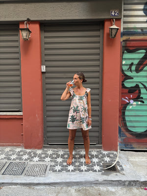 Short frill dress animal screen print
